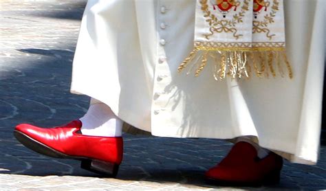 pope wears gucci|pope benedict shoes history.